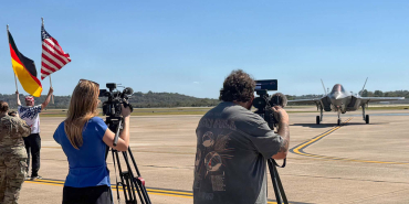 Almanya’nın ilk F-35A Lightning II savaş uçağı Ebbing Air National Guard Base pistinde