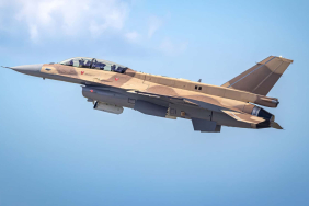 Fas renklerine boyanmış çift kişilik F-16V Block 72 savaş uçağı