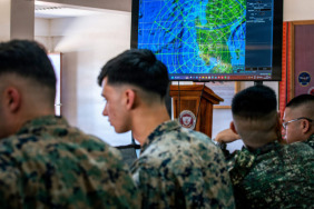 PACOM, çok uluslu veri ağıyla ortak harekâtı güçlendirdi 16 Savunma Sanayii Haberleri Ercan Havalimanı 261030_pacom_monitor_9418465-scaled-e1793377989595-1024x576-1