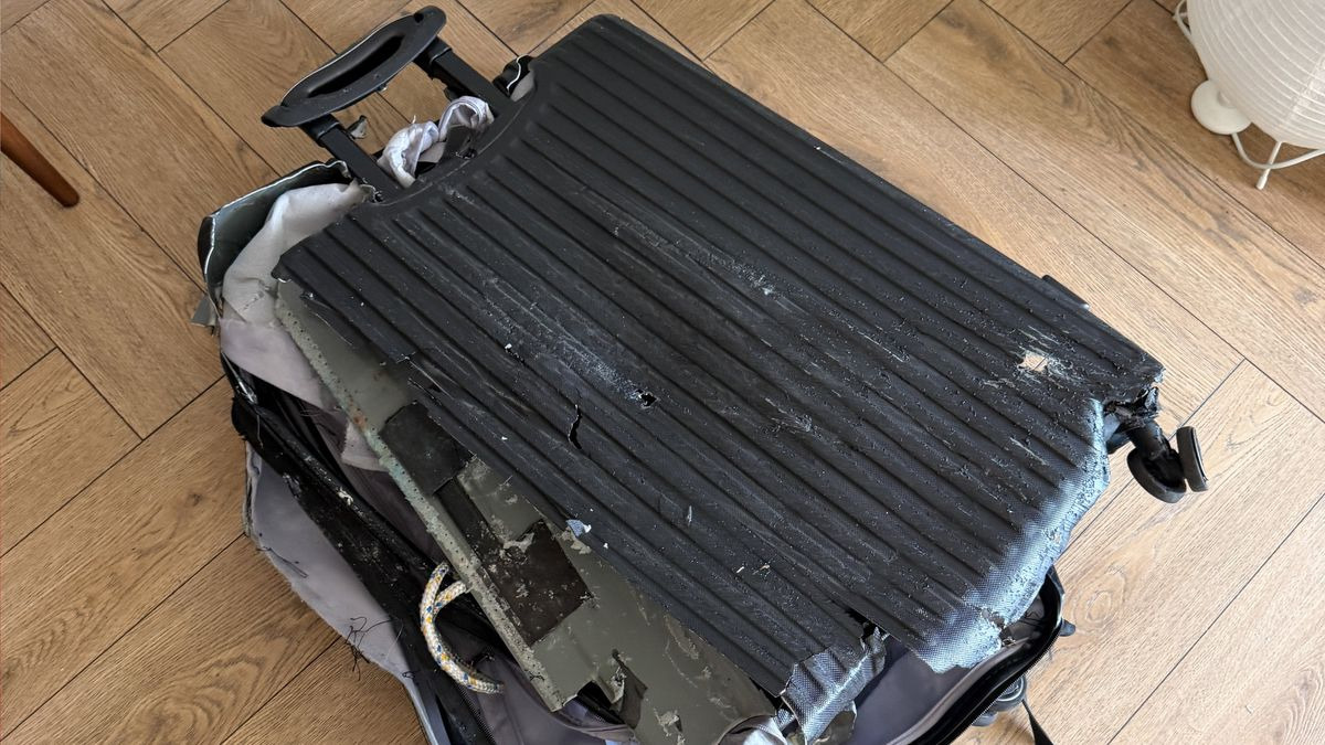 2_mans-suitcase-c-1618785