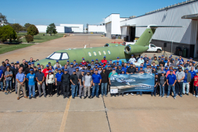 Cessna Citation CJ4 Gen3’ün İlk Seri Uçağı Üretimden Çıktı 18 Savunma Sanayii Haberleri 712277-Textron-Aviation-employees-celebrate-the-first-Cessna-Citation-CJ4-Gen3-production-unit-rollout-in-Wichita-Kansas-04eb40-original-1792448876