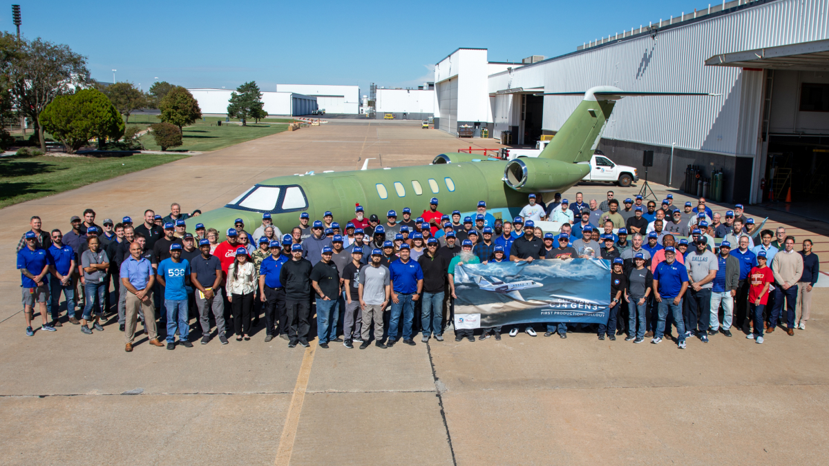712277-Textron-Aviation-employees-celebrate-the-first-Cessna-Citation-CJ4-Gen3-production-unit-rollout-in-Wichita-Kansas-04eb40-original-1792448876