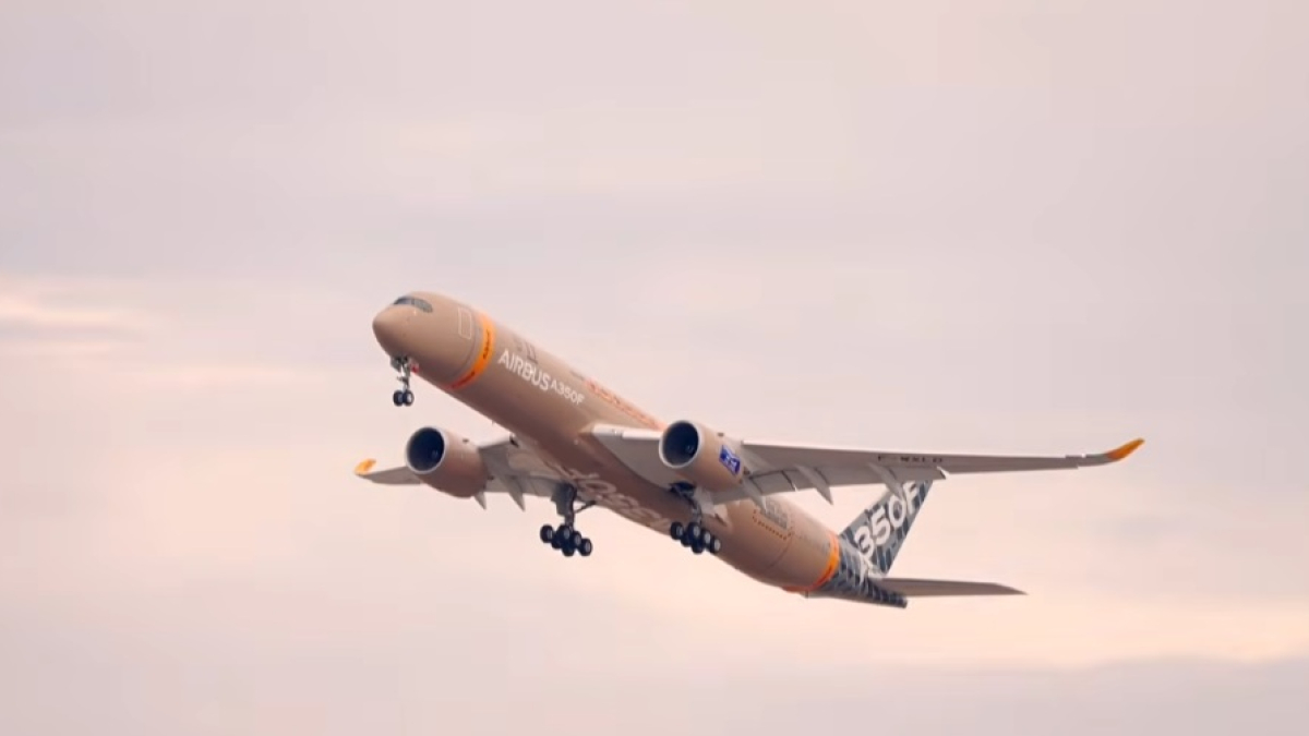 A350F-first-flight-in-air-from-live-stream-Source-Airbus