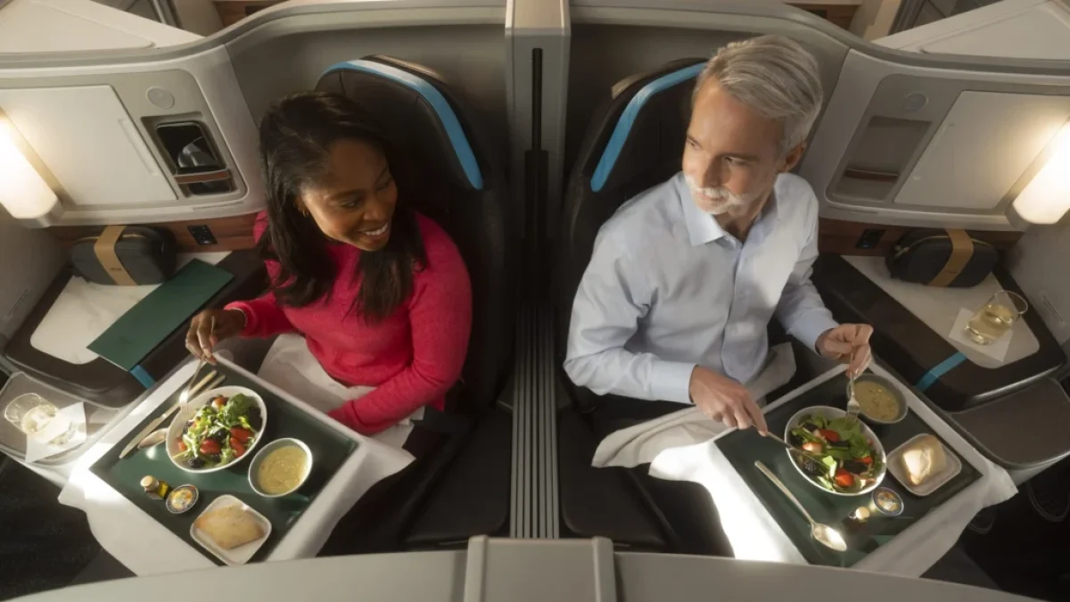 Alaska-and-Hawaiian-Airlines-refresh-premium-menus-and-wine-selections-1024x577-1