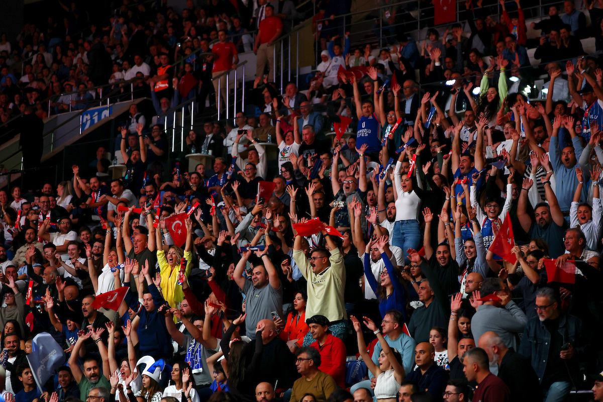 Corendon ve Anadolu Efes'ten Büyük Başarı! Altın Pusula Geldi 2 Corendon Hava Yolları Haberleri Corendon Corendon ve Anadolu Efes iş birliğiyle Antalya'da düzenlenen EuroLeague maç deneyimi projesinin Altın Pusula Ödülü başarısı.
