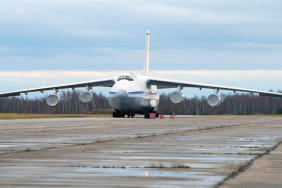 Seshcha Hava Üssü’ndeki An-124 ve İl-76 nakliye uçakları