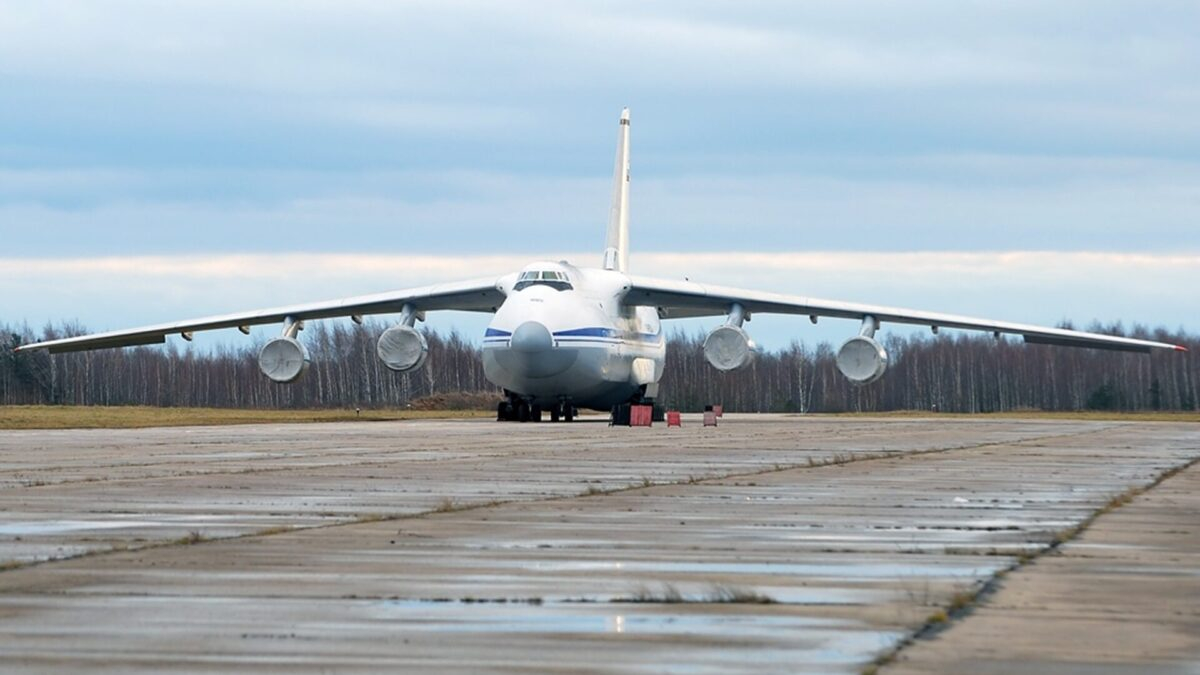 Antonov-An-124-of-the-566th-Military-Transport-Air-Regiment-of-Russia-1200x675-1