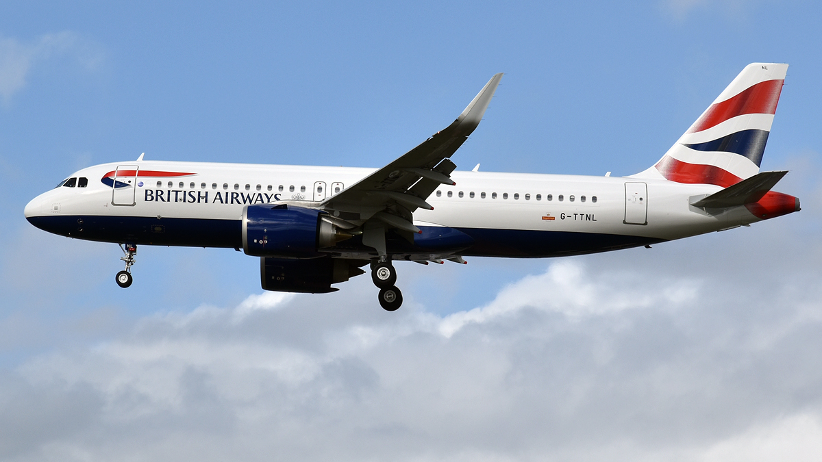 British-Airways-Flight-BA707-Diverts-to-Gatwick-Amid-Heathrow-Night
