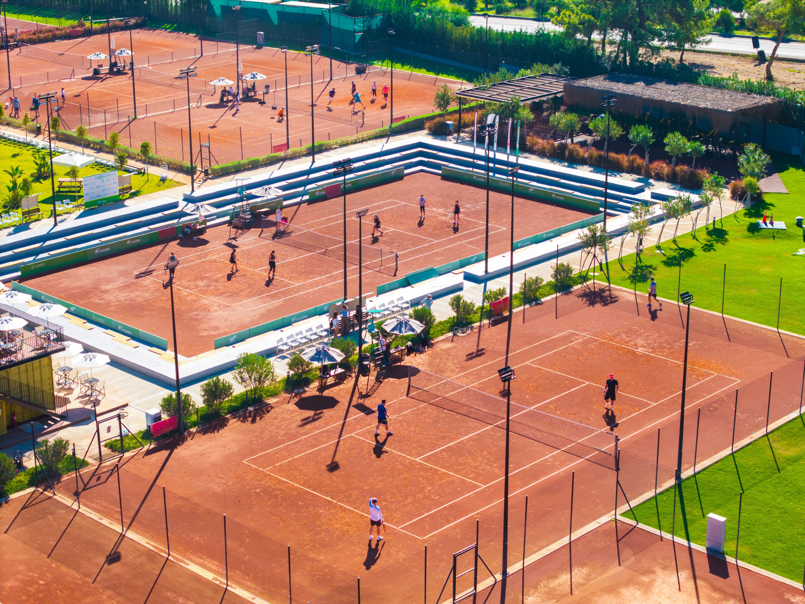 Corendon Tennis Week 2026 Kemer'de Düzenlendi 4 Corendon Hava Yolları Haberleri Corendon Corendon Tennis Week 2026 kapsamında Kemer'deki Corendon Tennis Club'da düzenlenen uluslararası tenis etkinlikleri ve katılımcılar.
