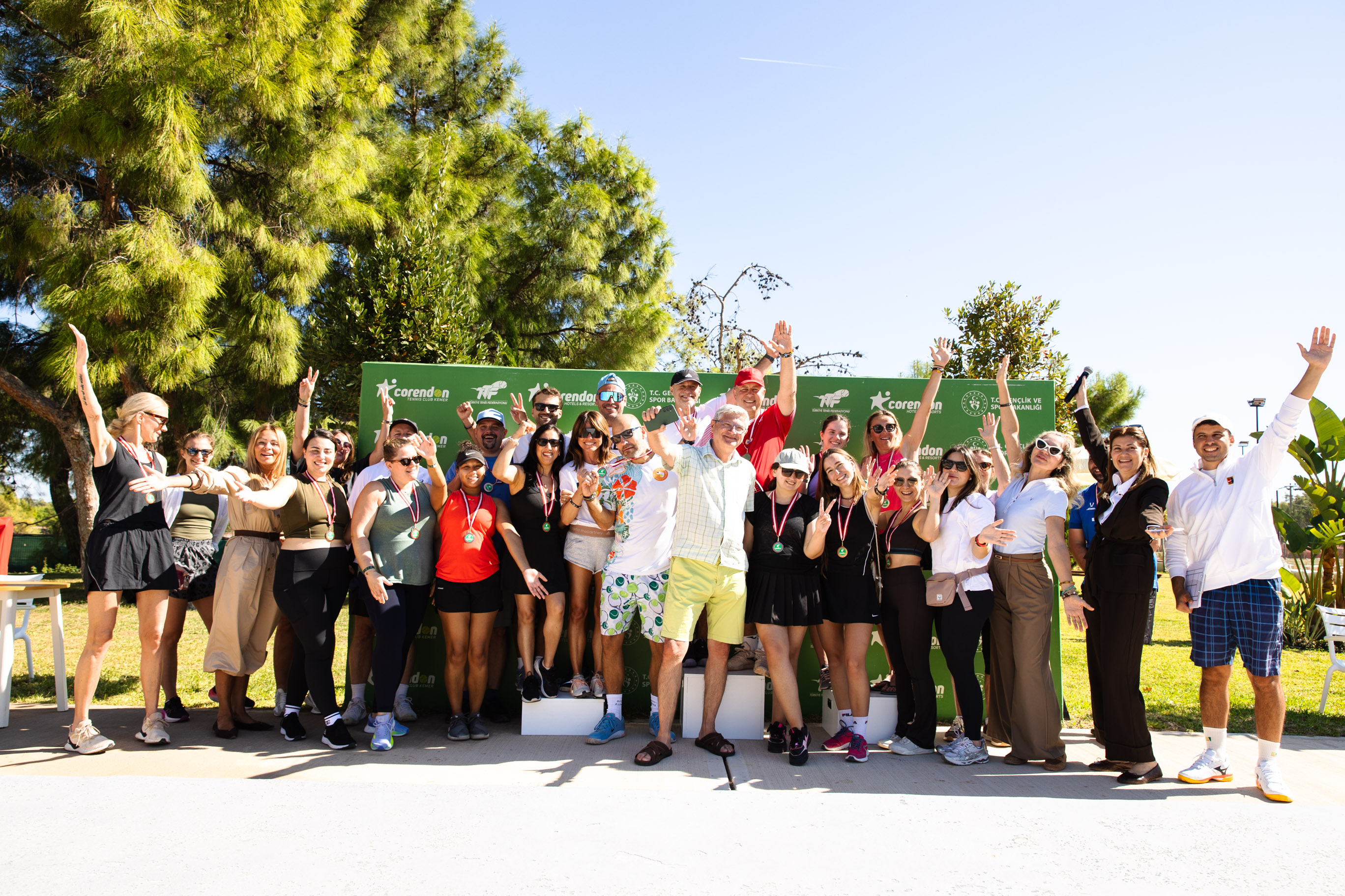 Corendon Tennis Week 2026 Kemer'de Düzenlendi 3 Corendon Hava Yolları Haberleri Corendon Corendon Tennis Week 2026 kapsamında Kemer'deki Corendon Tennis Club'da düzenlenen uluslararası tenis etkinlikleri ve katılımcılar.