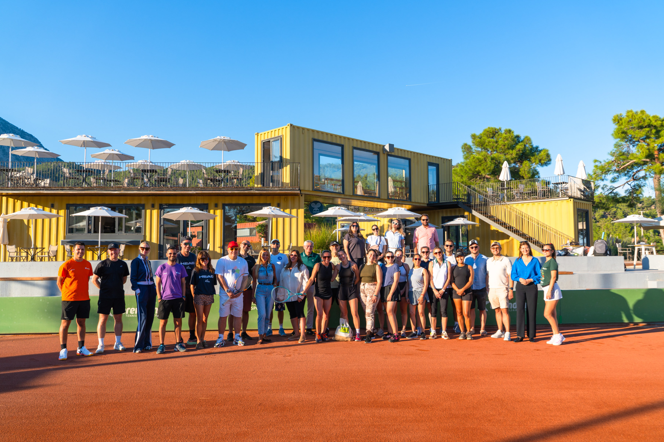 Corendon Tennis Week 2026 Kemer'de Düzenlendi 2 Corendon Hava Yolları Haberleri Corendon Corendon Tennis Week 2026 kapsamında Kemer'deki Corendon Tennis Club'da düzenlenen uluslararası tenis etkinlikleri ve katılımcılar.