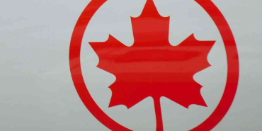 Los Angeles Havalimanı’nda temas sonrası hasar gören Delta Airbus A350 ve Air Canada Boeing 777