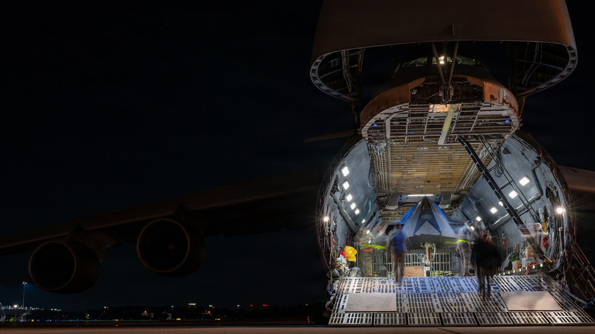 Legendary fighter takes final flight: Air Force Reserve delivers F-117A to Smithsonian