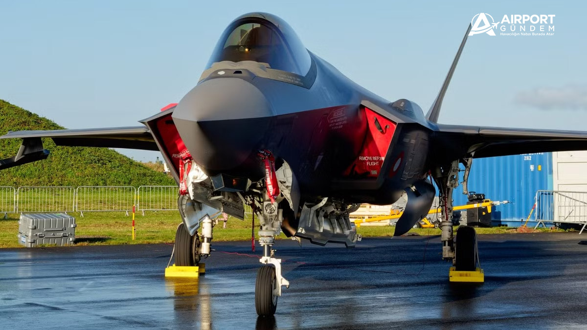 Finlandiya-İlk-Kalıcı-F-35A-Savaş-Uçaklarını-Teslim-Aldı