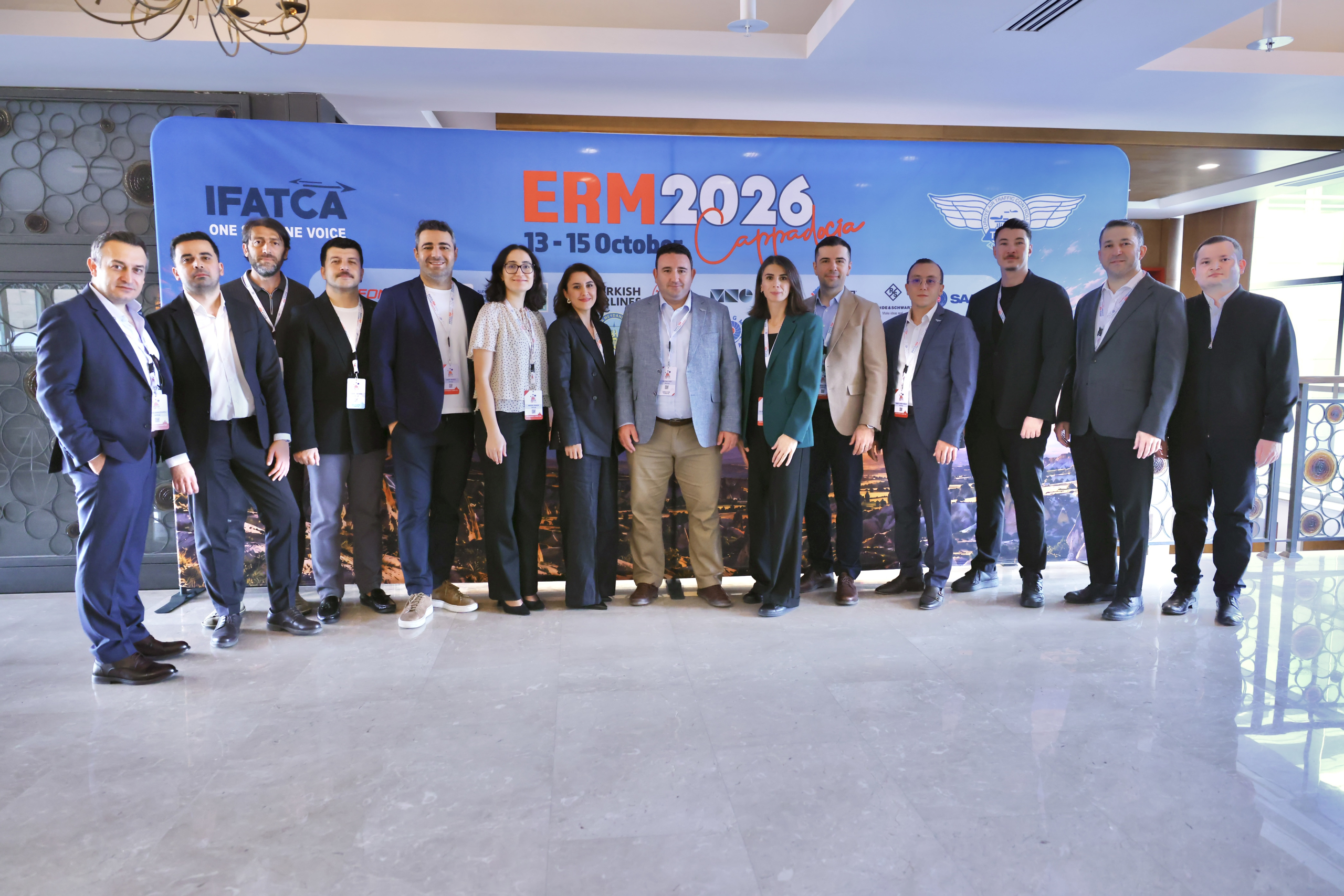 TATCA ev sahipliğinde Kapadokya'da düzenlenen IFATCA ERM 2026 Avrupa Bölgesel Toplantısı'na katılan hava trafik kontrolörleri ve havacılık temsilcileri