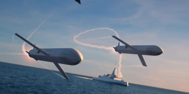 MBDA Remote Carrier Compact demonstratörünün Airbus A400M nakliye uçağından fırlatılışını gösteren tasarım görseli