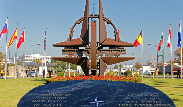NATO’nun geleceği ve Avrupa’nın ittifak içindeki rolünü gösteren haber görseli
