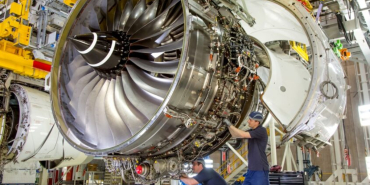 Rolls-Royce-engine-in-factory-optimised-844x683-1