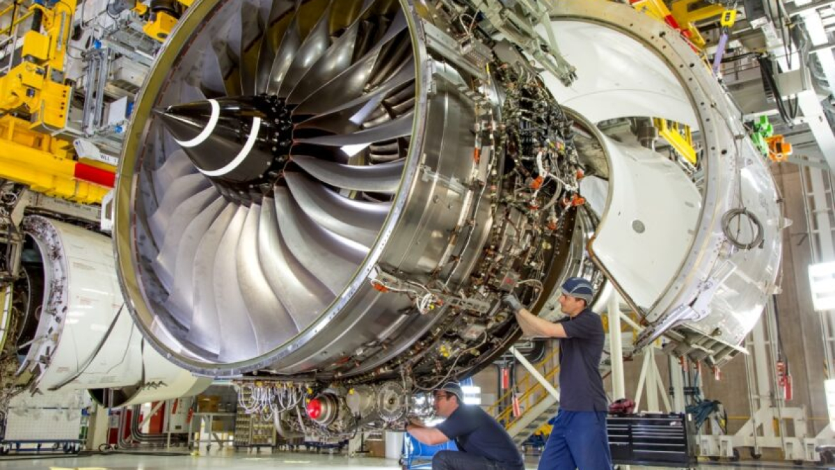 Rolls-Royce-engine-in-factory-optimised-844x683-1