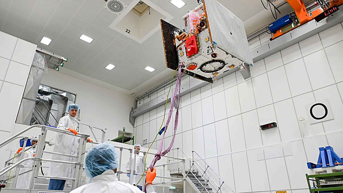 Satellitenproduktion_Reflex-Aerospace