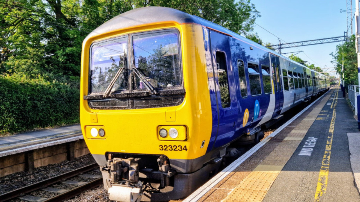 Manchester Havalimanı Trenlerinde Sinyal Arızası 7 Kaza ve Olaylar Havacılık Haberleri Piper Archer II SboHtiktQZBOHm913Zi2POEene8kzK-metaTm9ydGhlcm4gdHJhaW4gKFJ5YW4gUGFya2VyKS5KUEc3D-article