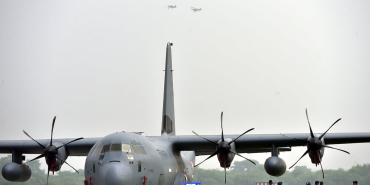 Embraer C-390 Millennium ve Lockheed Martin C-130J askeri nakliye uçakları