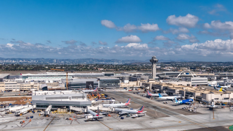 LAX People Mover’da dört elektrik arkı patlaması 7 Motor Teknolojileri Alpha Wing air-traffic-control-tower-los-angeles