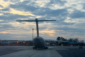 Boeing, 9 C-17 uçağına Starshield kurulumunu tamamladı 11 Hava Savunma savunma boeing-wires-spacex-tech-into-air-force-jets-at-port-san-antonio-1