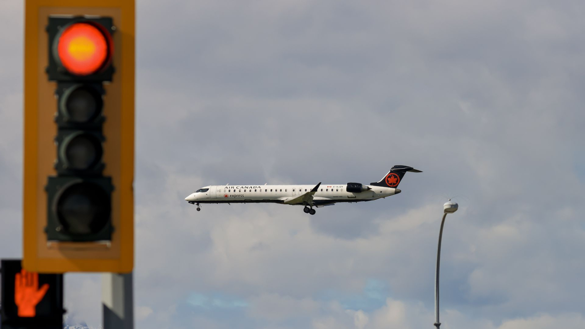 bombardier-crj-900lr-flown-by-air-canada-express