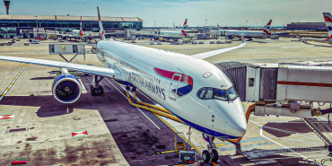 Heathrow Havalimanı’nda geniş gövdeli yolcu uçağı