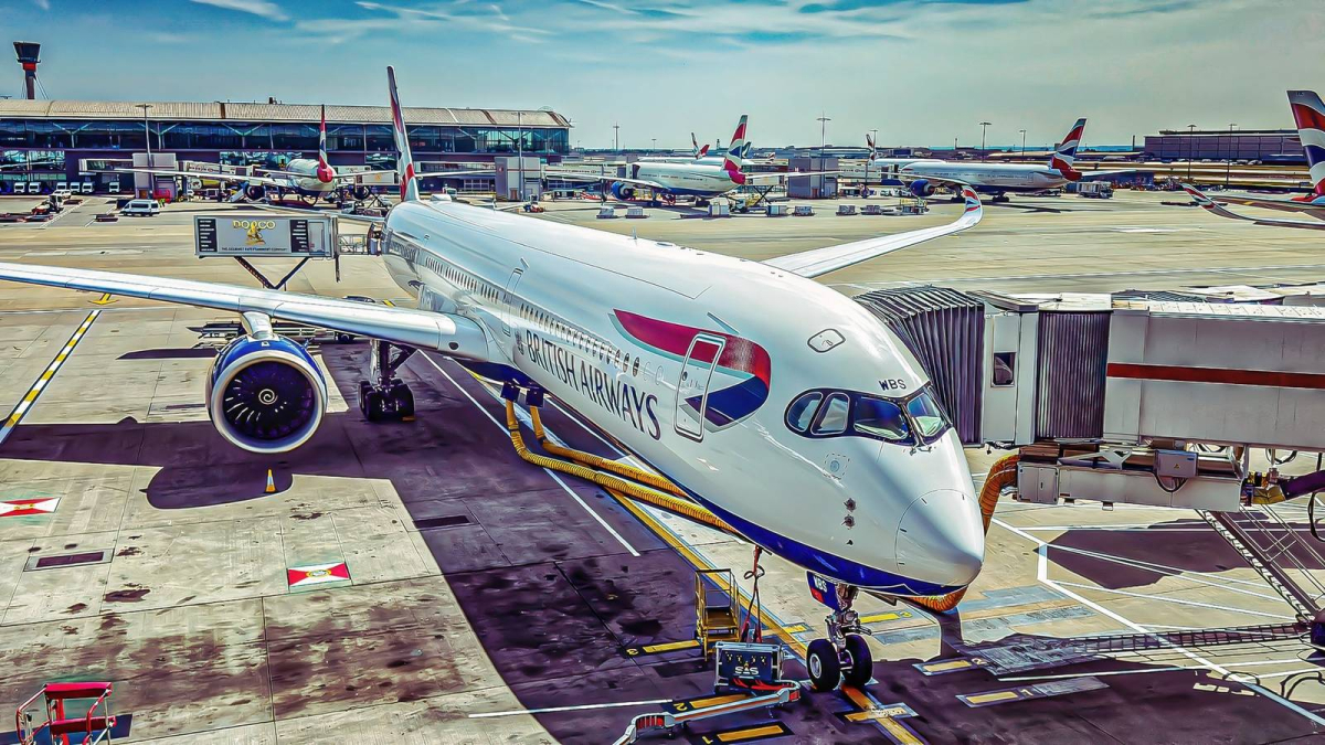 british-airways-airbus-a350-1000-on-stand-at-heathrow