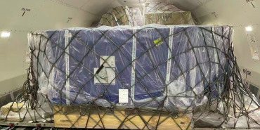 cargo_loading_operations_at_shanghai_pudong_international_airport_china