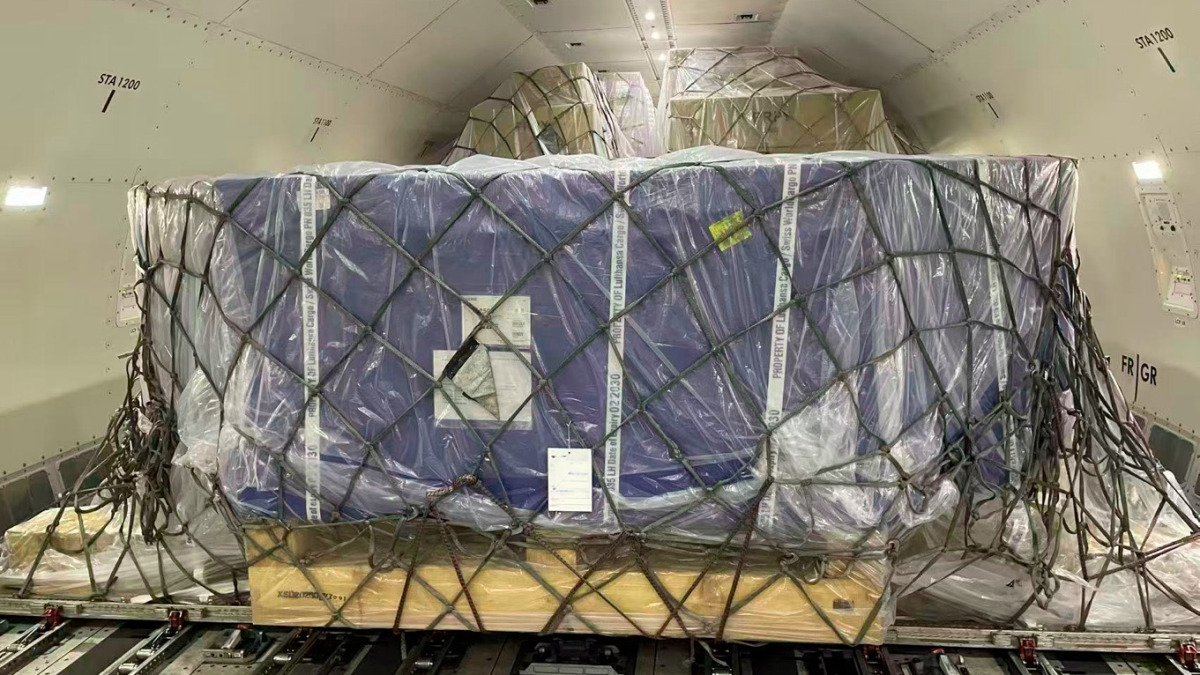 Rüzgar türbini parçaları dokuz direkt uçuşla taşındı 6 Kaza ve Olaylar Havacılık Haberleri Uçak cargo_loading_operations_at_shanghai_pudong_international_airport_china