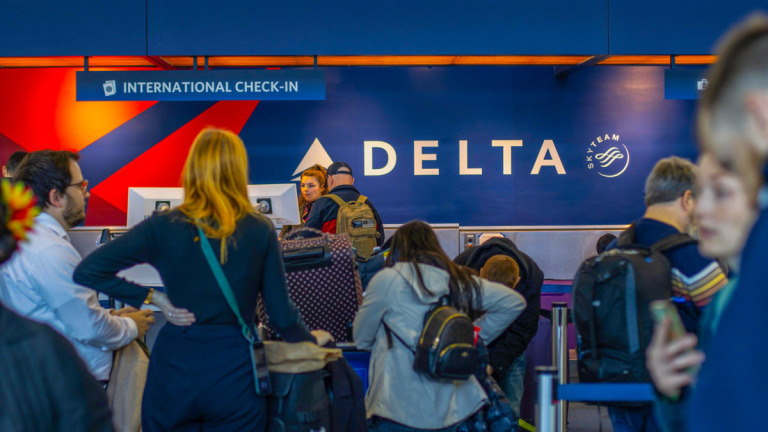 check-in-counter-for-delta-air-lines-flights-at-portland-international-airport