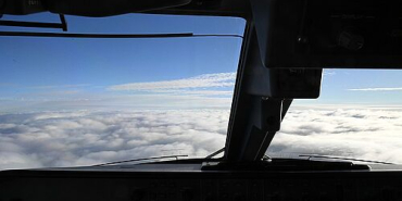 csm_DSC_0392_Symbolbild_Flugverkehr_Cockpit_Piloten_Huber_DRR_7ec15d91d1