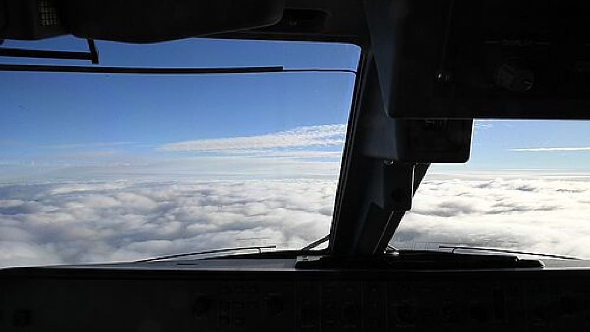 csm_DSC_0392_Symbolbild_Flugverkehr_Cockpit_Piloten_Huber_DRR_7ec15d91d1