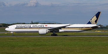 csm_Singapore_Airlines_Boeing_777_Medical_Flughafen_Wien_Mai_2023_Foto_Tobias_Bosina_03_5994a05527