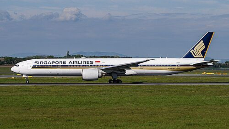 csm_Singapore_Airlines_Boeing_777_Medical_Flughafen_Wien_Mai_2023_Foto_Tobias_Bosina_03_5994a05527
