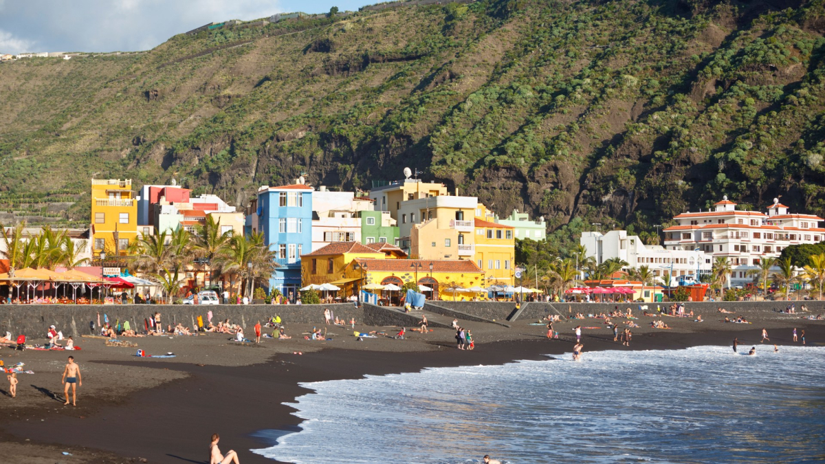 db1pyk-colorful-puerto-de-tazacorte-1005884529_db88da