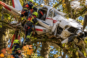 Bielefeld’de Piper tipi uçak ağaçlara düştü 9 Havacılık & Savunma Pentagon flugzeugabsturz-bielefeld-kleinflugzeug-baumkronen-hoehenrettung