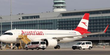 Austrian Airlines’a ait OE-LZN tescilli Airbus A320neo’nun Londra-Heathrow’da bekleyişini gösteren arşiv görüntüsü