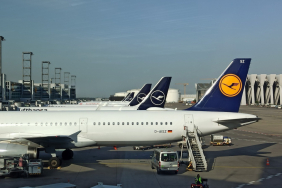 Lufthansa A350-1000 İlk Uçuşunu Tokyo’ya Yapacak 13 Savunma Sanayii Haberleri TAV lufthansa-flugzeuge-leitwerke-frankfurt