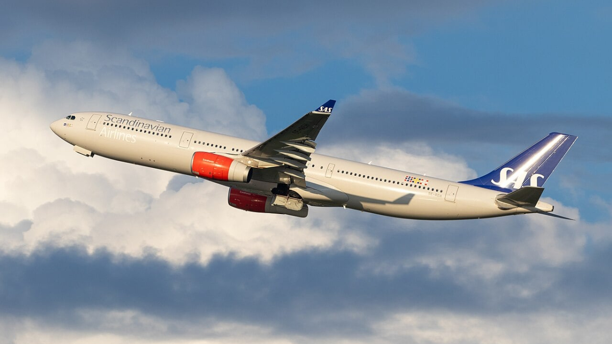 sas-scandinavian-airbus-a330-300-se-reh