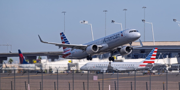 American Airlines yolcu uçağı