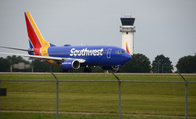 Southwest çalışanı dolandırıcılık suçlamasıyla teslim oldu 92 Aselsan Haberleri SİPER-2 southwest-airlines-aircraft-preparing-for-takeoff