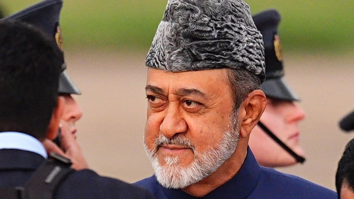 the-sultan-touched-down-at-stansted-airport-in-essex-on-monday-where-lord-henry-hood-greeted-him-on-behalf-of-king-charles