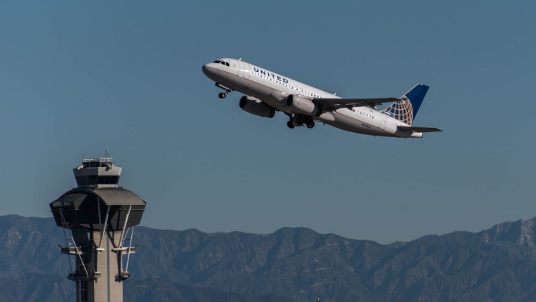 united-flight-declares-emergency-landing-at-sfo-over-mystery-cabin-odor-1