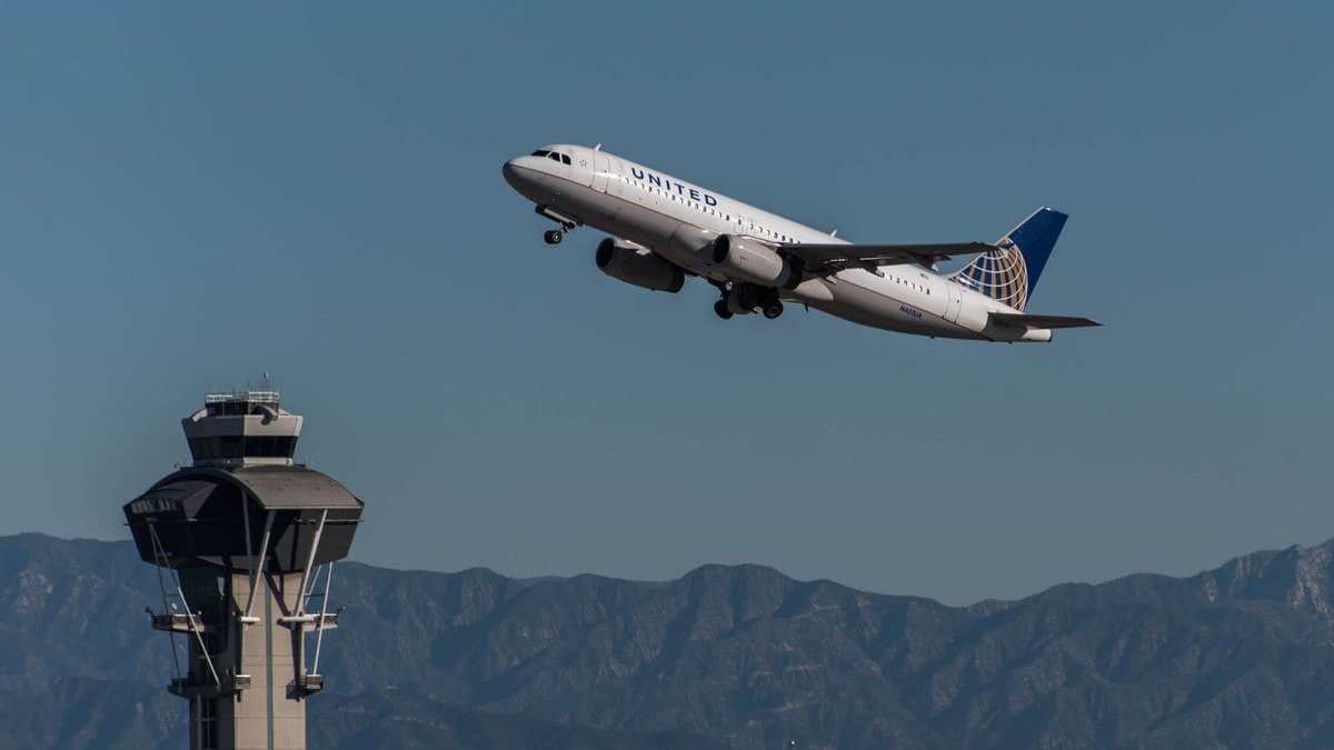 united-flight-declares-emergency-landing-at-sfo-over-mystery-cabin-odor-1