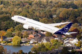 Lufthansa Uçağında Acil Çıkış Kapısı Gerginliği 16 Boeing Haberleri 700 bin koltuk Lufthansa Boeing 787-9 uçağı